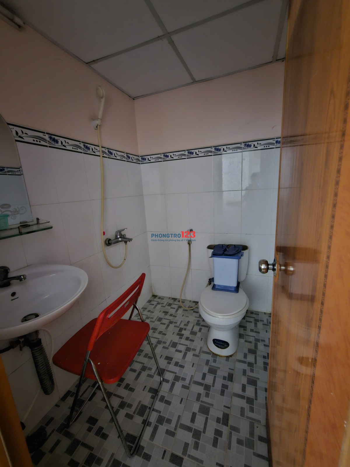 Cho thuê phòng 3tr WC riêng, có nội thất, đối diện bến xe quận 8