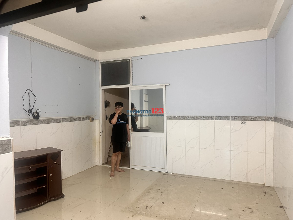 Cho thuê trọ 4.5tr/tháng, rộng 35 - 40m2, lối đi riêng, ngay trung tâm quận 8
