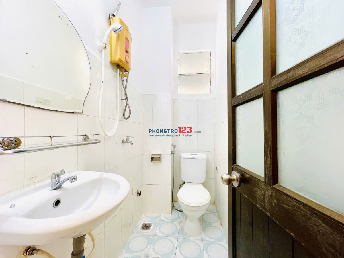 CHO THUÊ PHÒNG TRỌ CÓ BAN CÔNG, CỬA SỔ THOÁNG MÁT – GẦN HOÀNG SA, CẦU KIỆU, QUẬN 1 – CÓ THỂ Ở NGAY