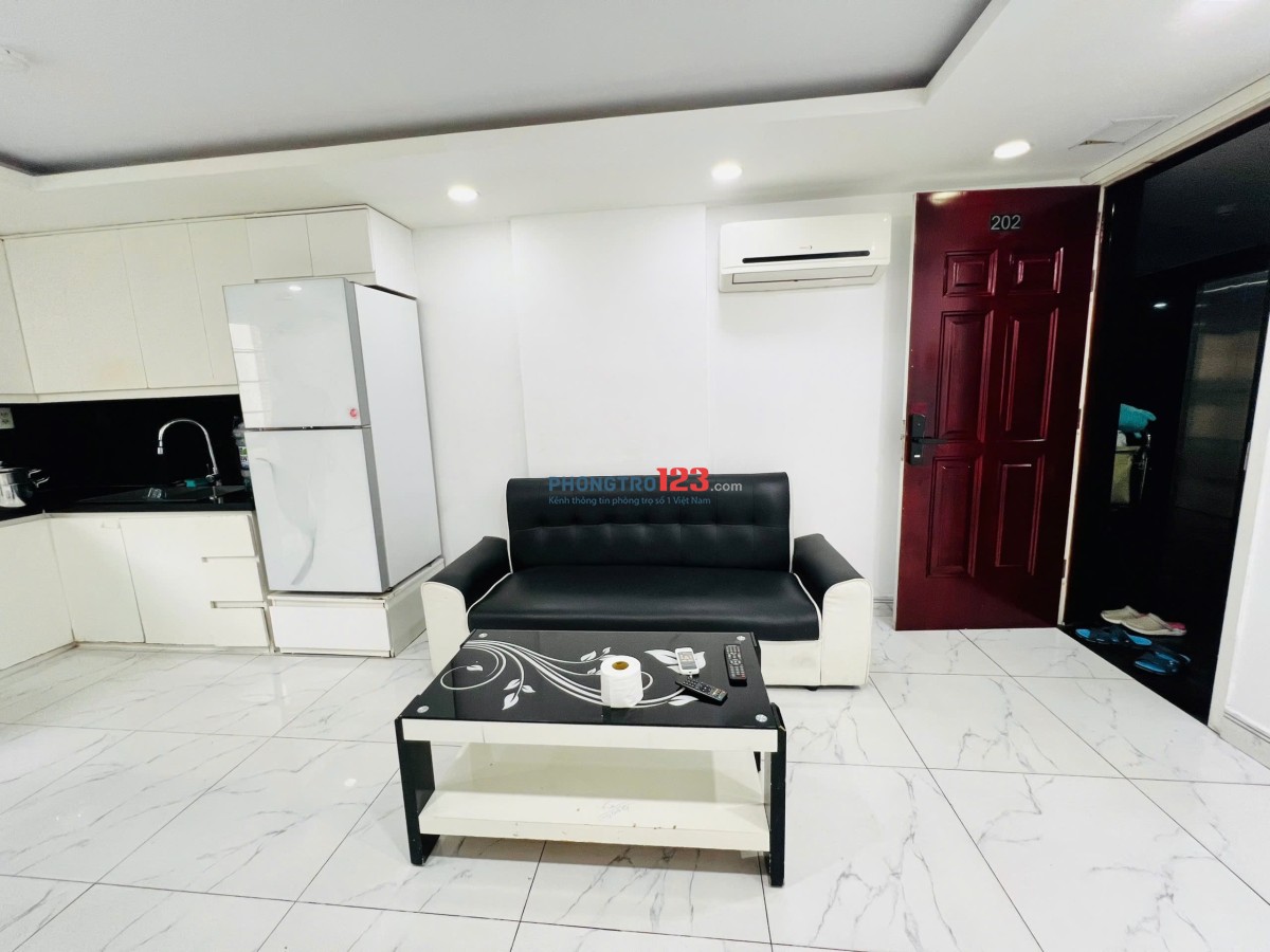 Cho thuê căn hộ 2 phòng ngủ-2wc full nội thất ban công mặt tiền view thành phố , hầm xe, thang máy