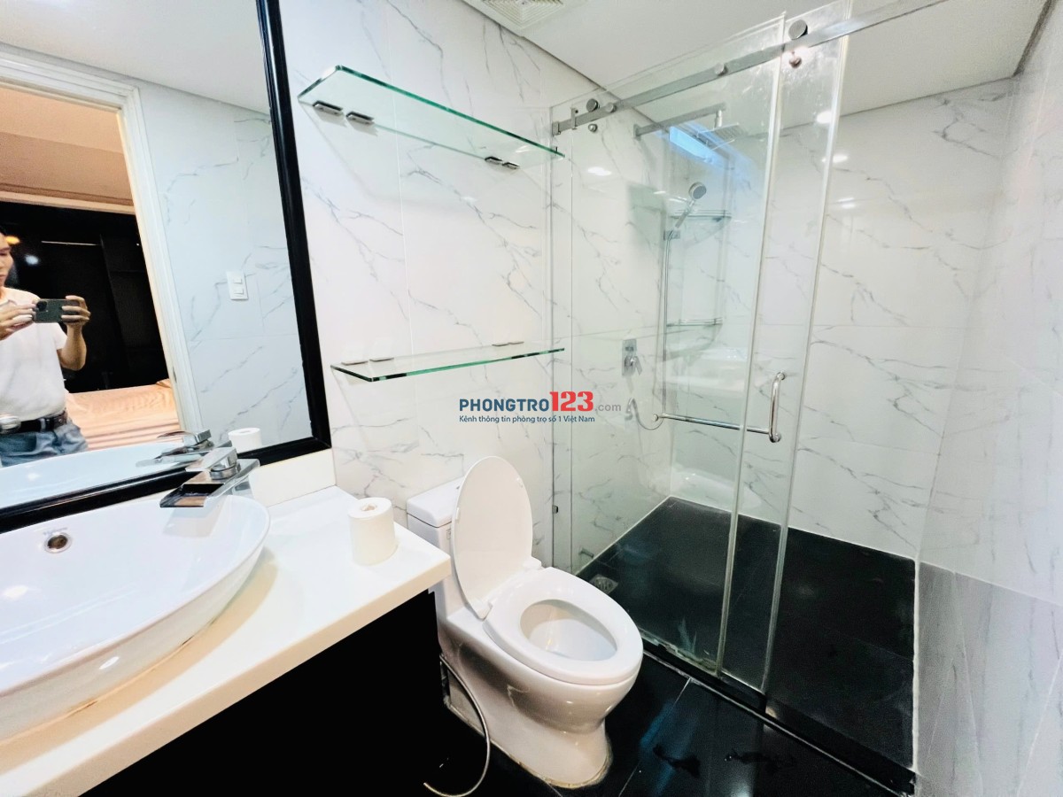 Cho thuê căn hộ 2 phòng ngủ-2wc full nội thất ban công mặt tiền view thành phố , hầm xe, thang máy