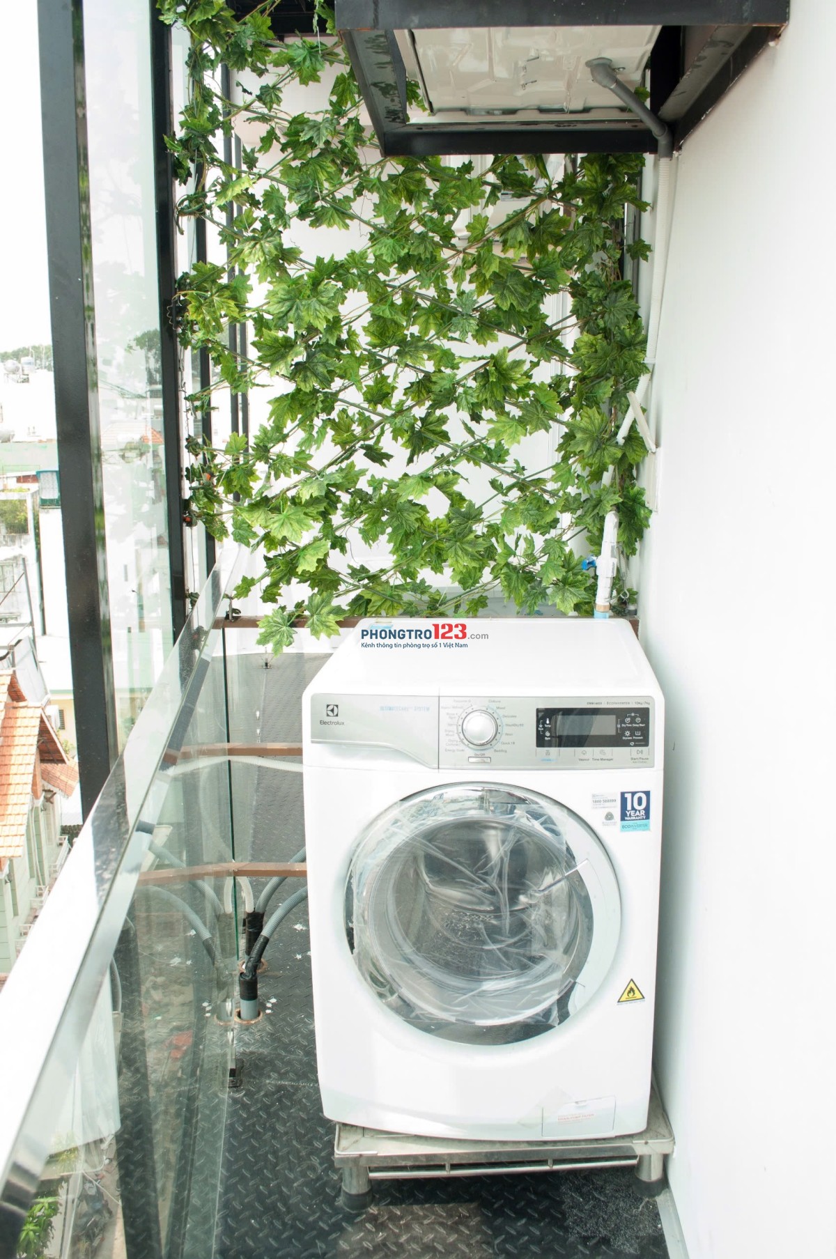 Cho thuê căn hộ 2 phòng ngủ-2wc full nội thất ban công mặt tiền view thành phố , hầm xe, thang máy