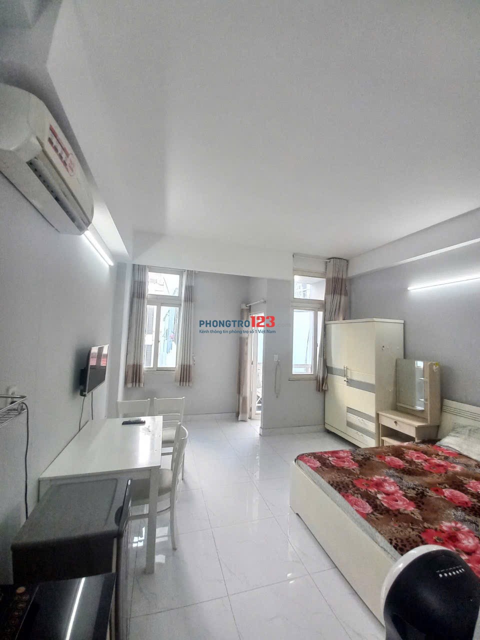 Hình thật giá thật Cho thuê căn hộ studio rộng 40m2 bancol cửa sổ trời cực thoáng-hầm xe-thang máy