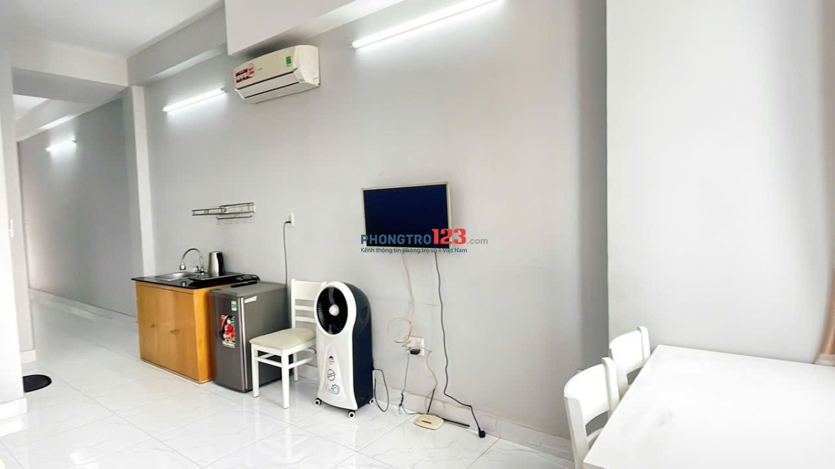 Hình thật giá thật Cho thuê căn hộ studio rộng 40m2 bancol cửa sổ trời cực thoáng-hầm xe-thang máy