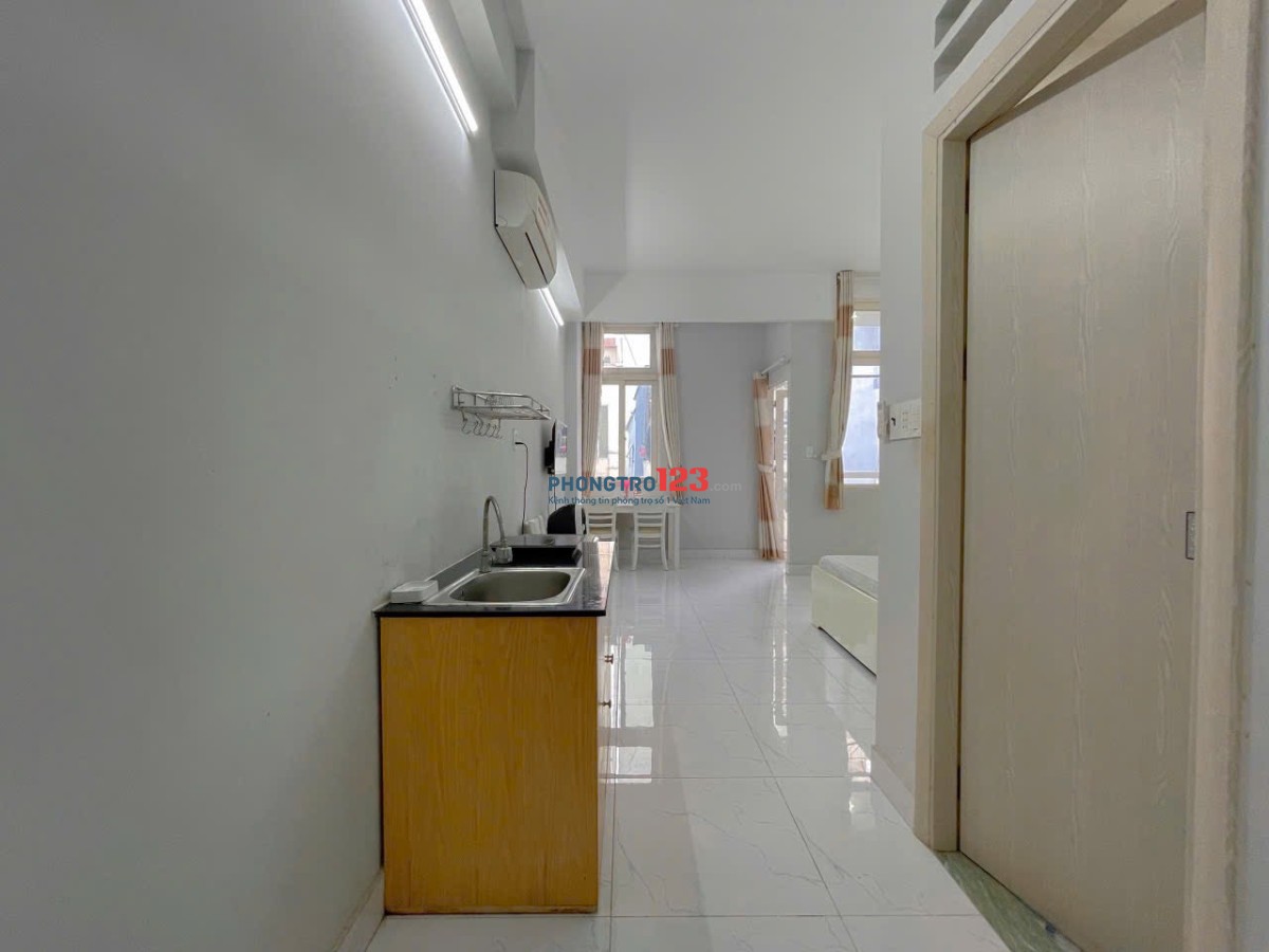 Hình thật giá thật Cho thuê căn hộ studio rộng 40m2 bancol cửa sổ trời cực thoáng-hầm xe-thang máy