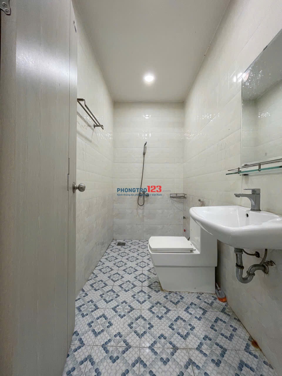 Hình thật giá thật Cho thuê căn hộ studio rộng 40m2 bancol cửa sổ trời cực thoáng-hầm xe-thang máy