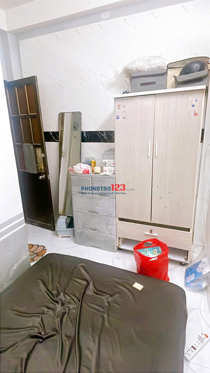 Phòng máy lạnh lầu 2 đầy đủ nội thất gần Cao Thắng, Quận 3 2.8tr