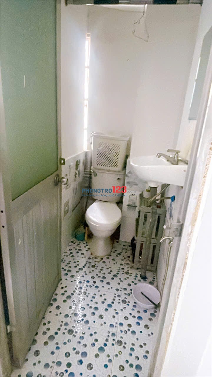 Phòng máy lạnh lầu 2 đầy đủ nội thất gần Cao Thắng, Quận 3 2.8tr