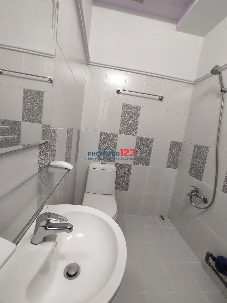 Phòng 25m2 - 3tr Gần Ủy Ban Q2 cũ