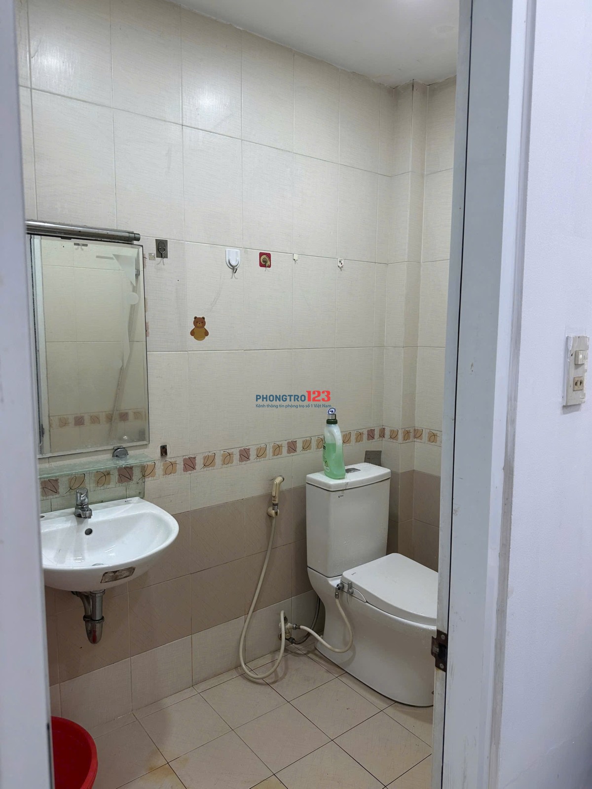 Cho thuê căn hộ 65m2, tầng 2, khu vực trung tâm quận 7, gần trường đại học Tôn Đức thắng