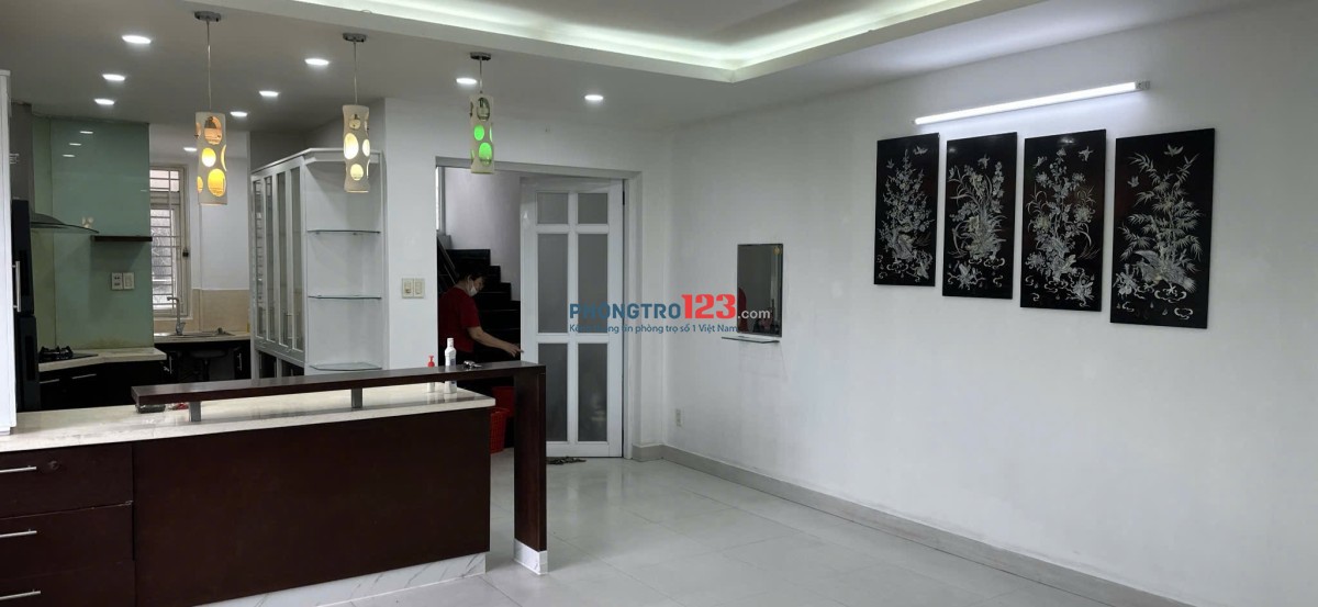 Cho thuê căn hộ 65m2, tầng 2, khu vực trung tâm quận 7, gần trường đại học Tôn Đức thắng