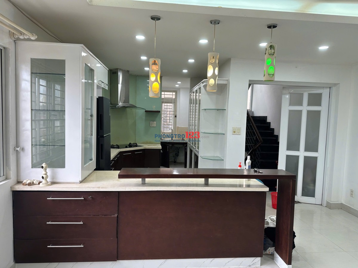Cho thuê căn hộ 65m2, tầng 2, khu vực trung tâm quận 7, gần trường đại học Tôn Đức thắng