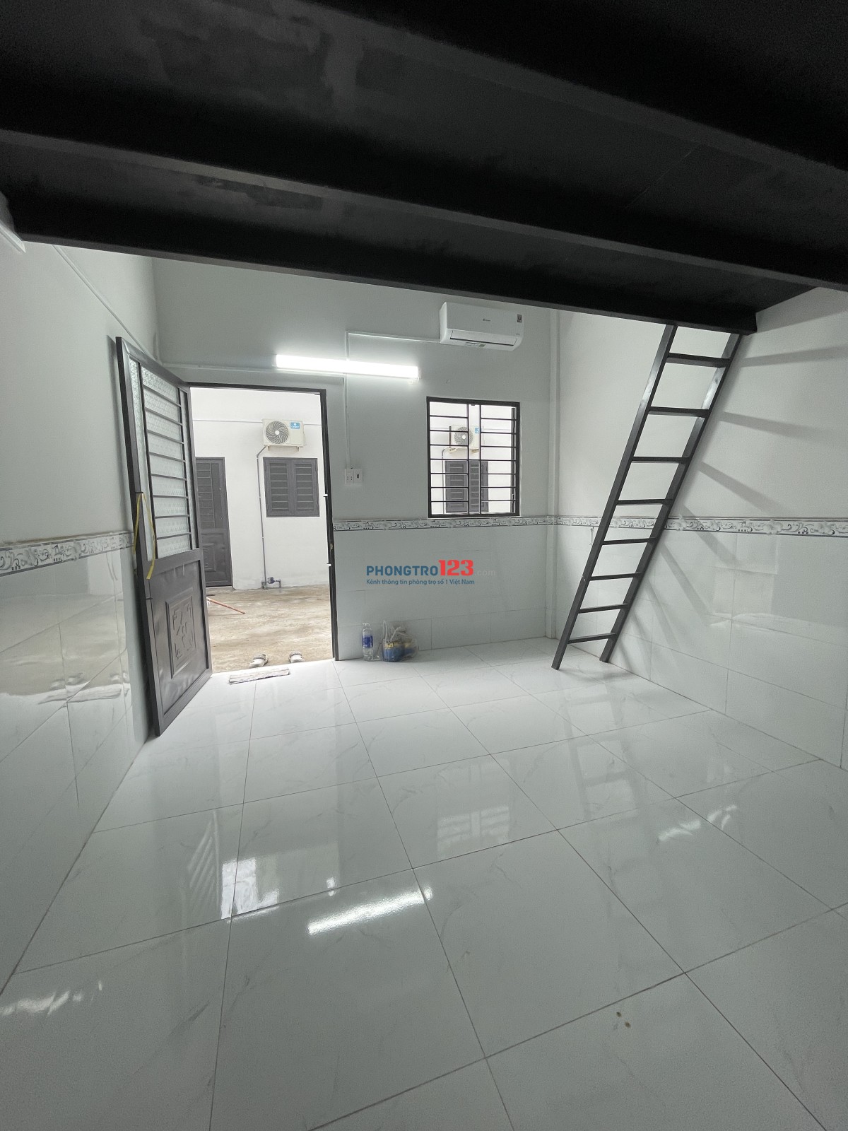 PHÒNG MỚI XÂY 100% CÓ MÁY LẠNH ngay 359 ĐỖ XUÂN HƠP - CAO ĐẲNG KỸ NGHỆ II - 27m2 GÁC CAO - FREE XE