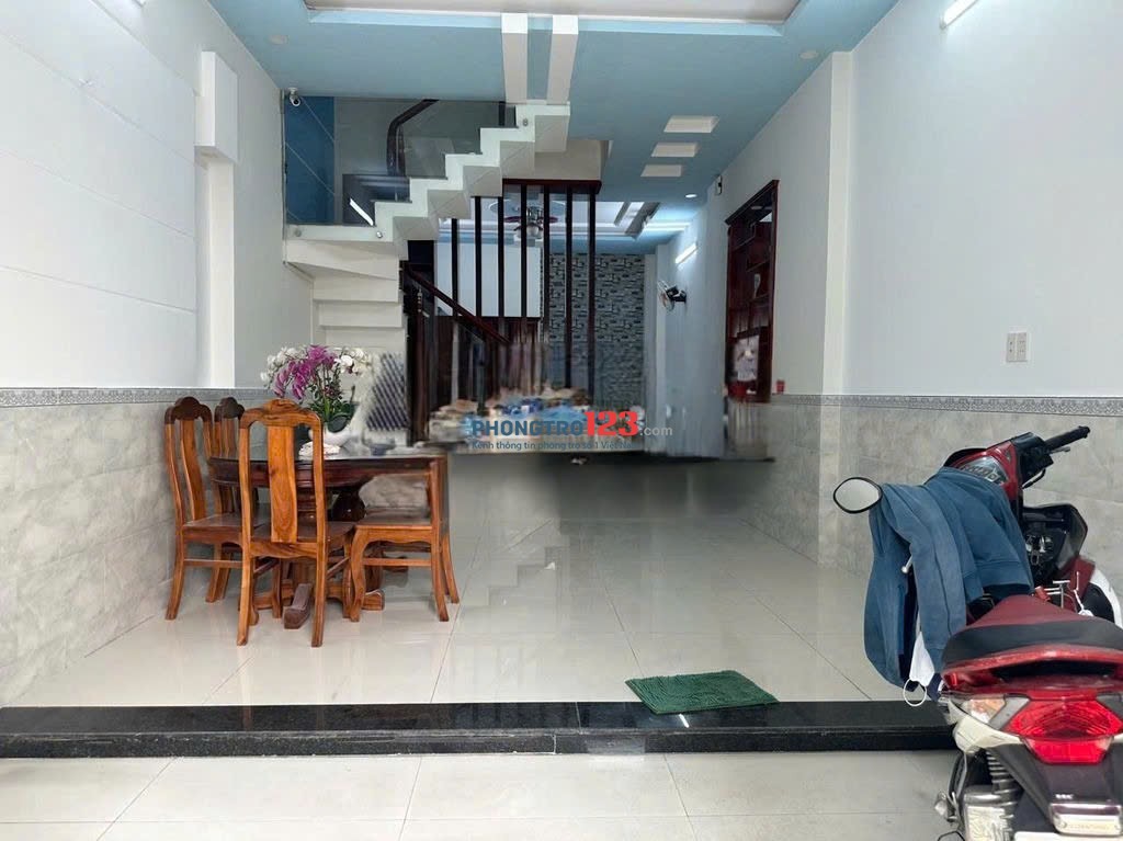 Nhà Nguyên Căn - Hiệp Bình Phước - 4PN - 4WC. 1 trệt - 2 lầu - 16tr/tháng