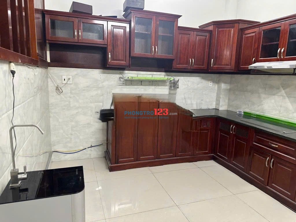 Nhà Nguyên Căn - Hiệp Bình Phước - 4PN - 4WC. 1 trệt - 2 lầu - 16tr/tháng