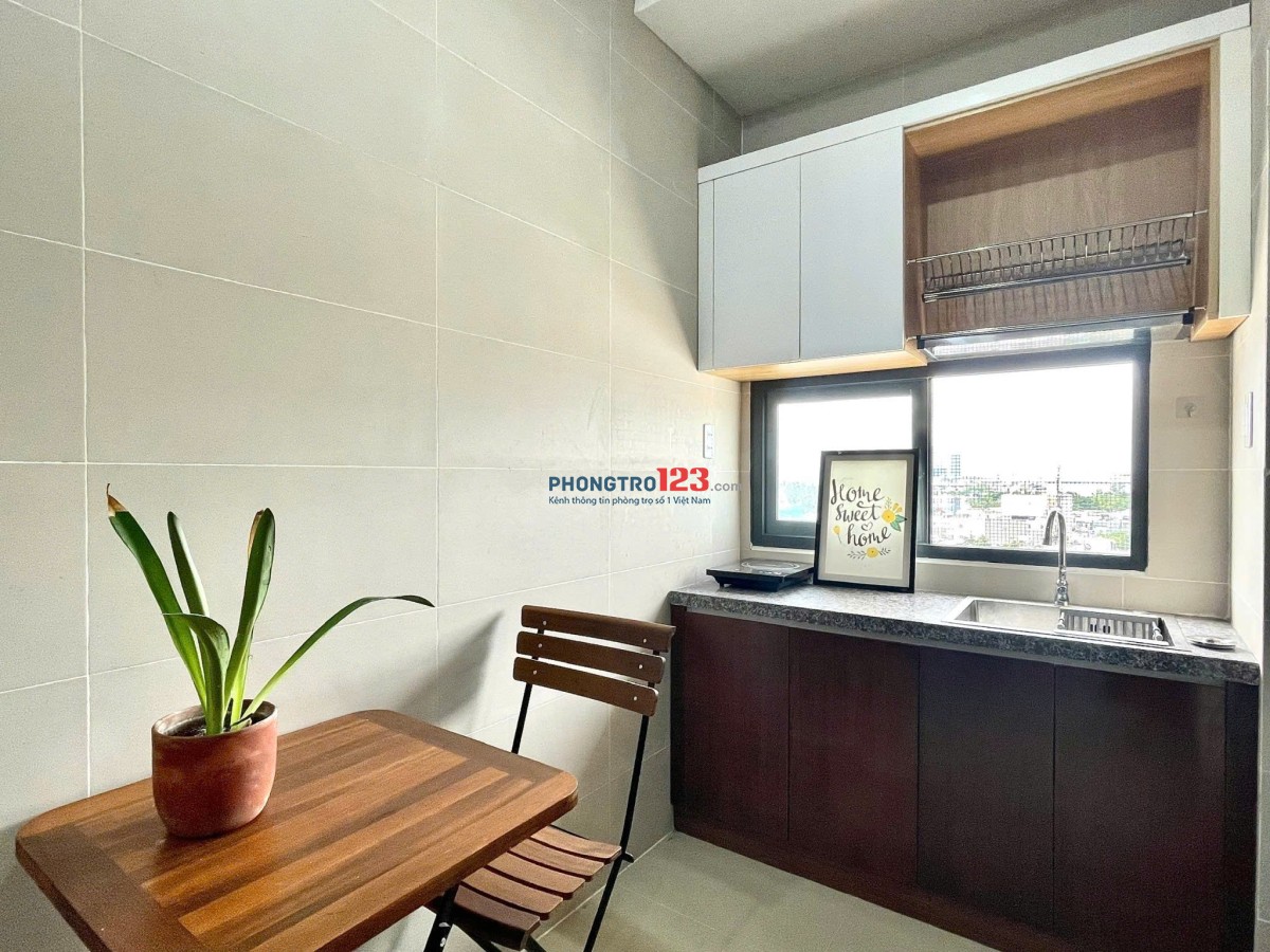 Cho thuê phòng Quận 7 có gác cao diện tích rộng full nội thất mặt tiền đường lớn