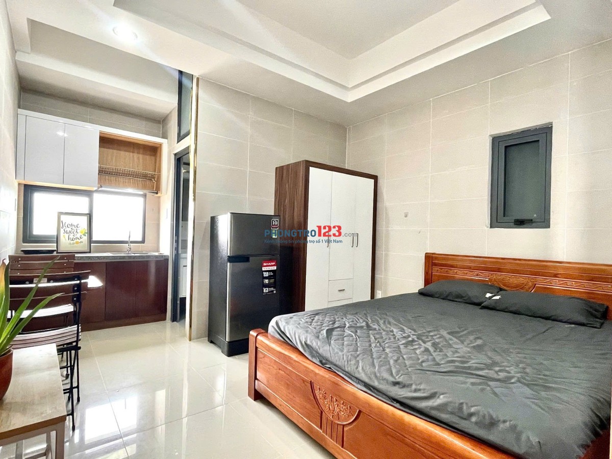 Cho thuê phòng Quận 7 có gác cao diện tích rộng full nội thất mặt tiền đường lớn