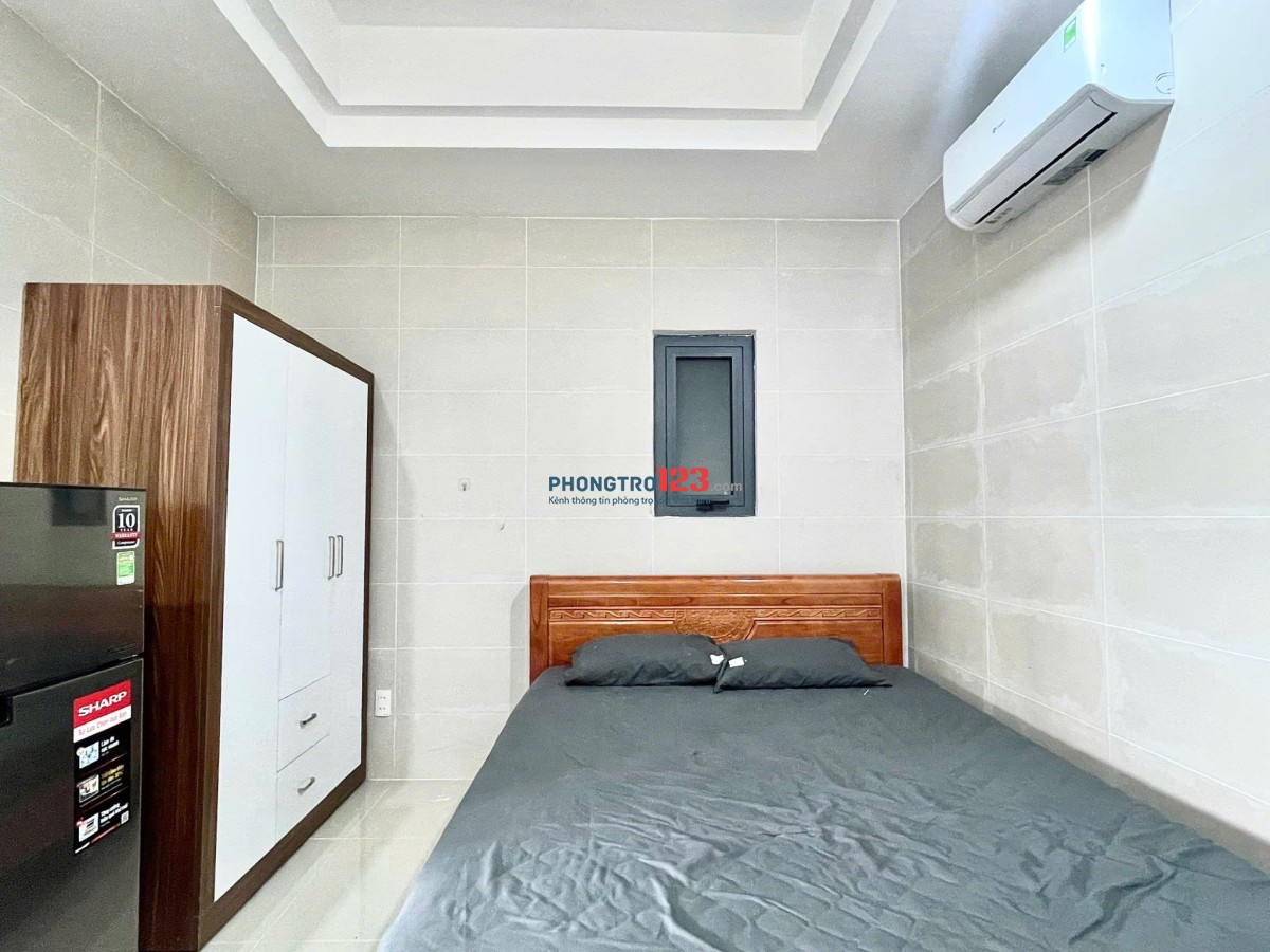 Cho thuê phòng Quận 7 có gác cao diện tích rộng full nội thất mặt tiền đường lớn