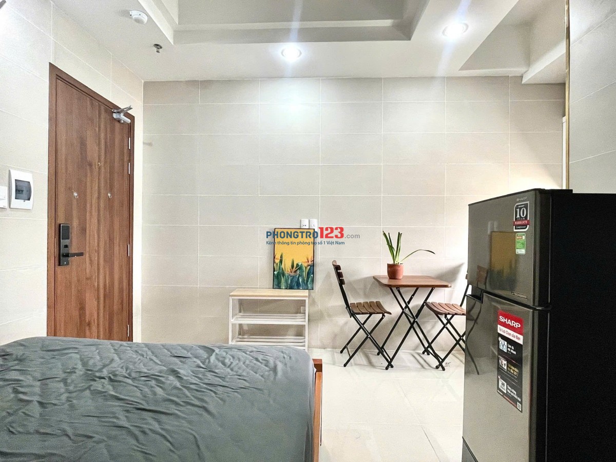 Cho thuê phòng Quận 7 có gác cao diện tích rộng full nội thất mặt tiền đường lớn