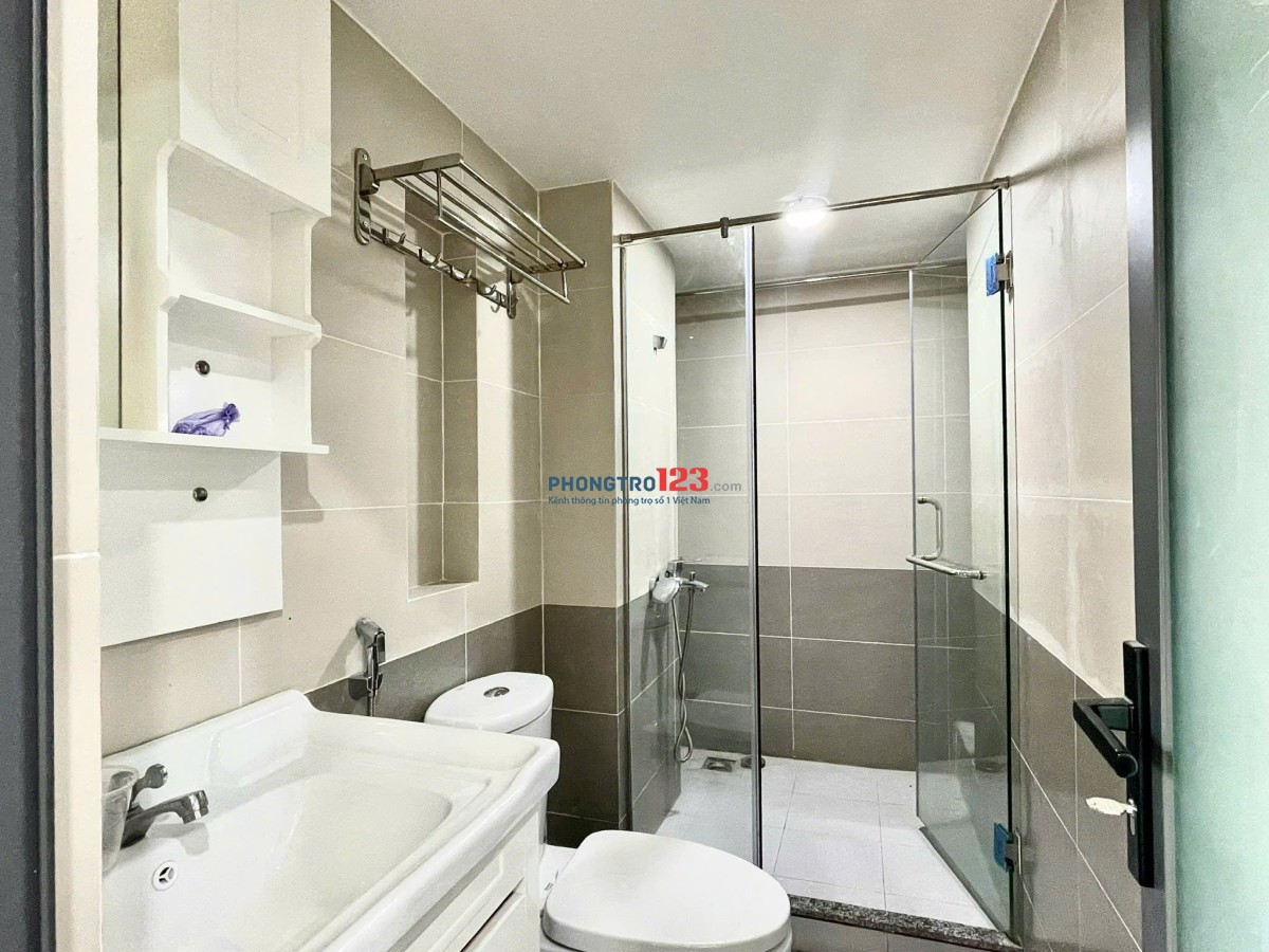 Cho thuê phòng Quận 7 có gác cao diện tích rộng full nội thất mặt tiền đường lớn