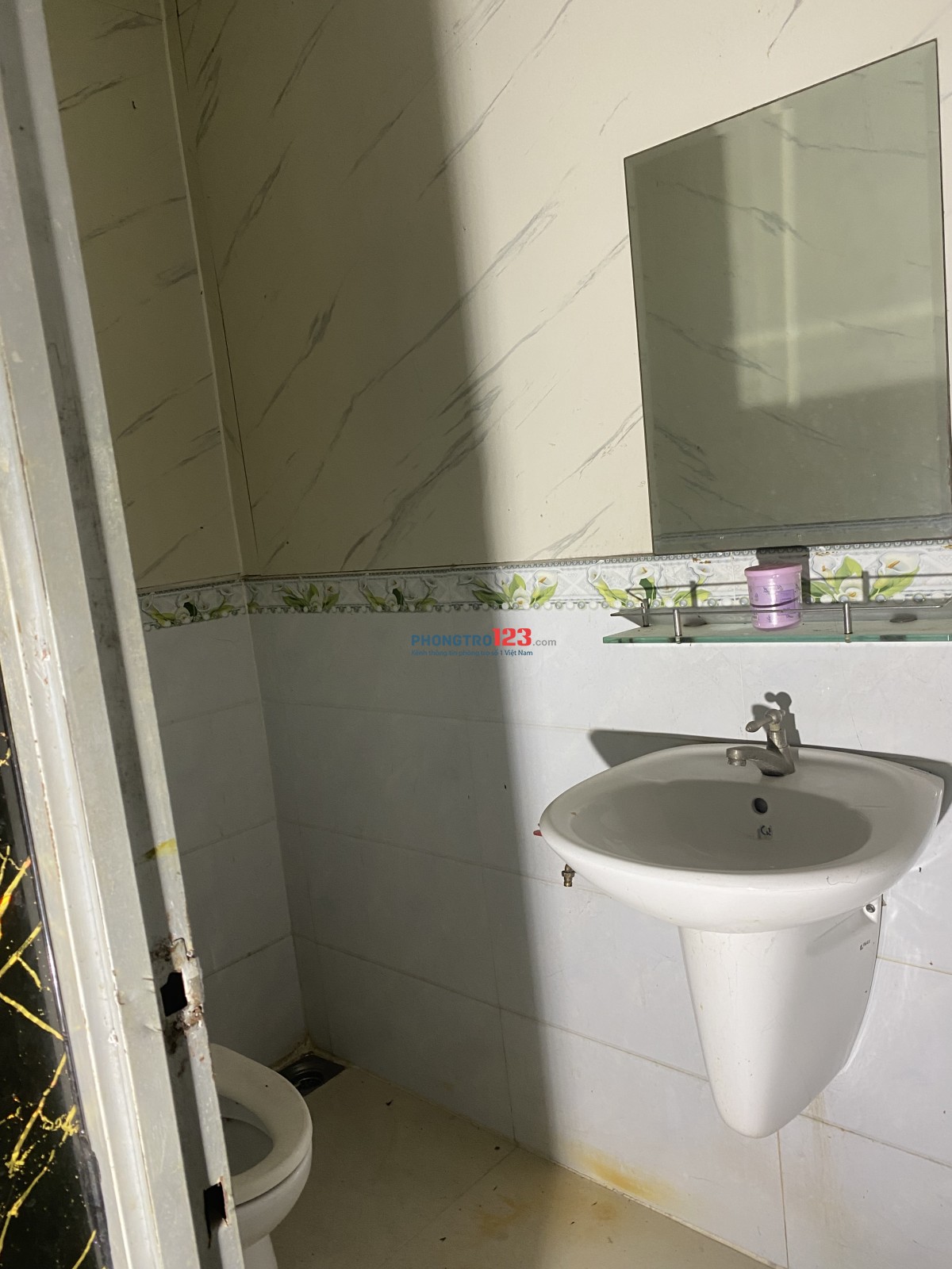 Cho thuê nhà nguyên căn cho cải tạo, 14 pn, 11 wc - KDC chợ bình điền, f7, Q 8