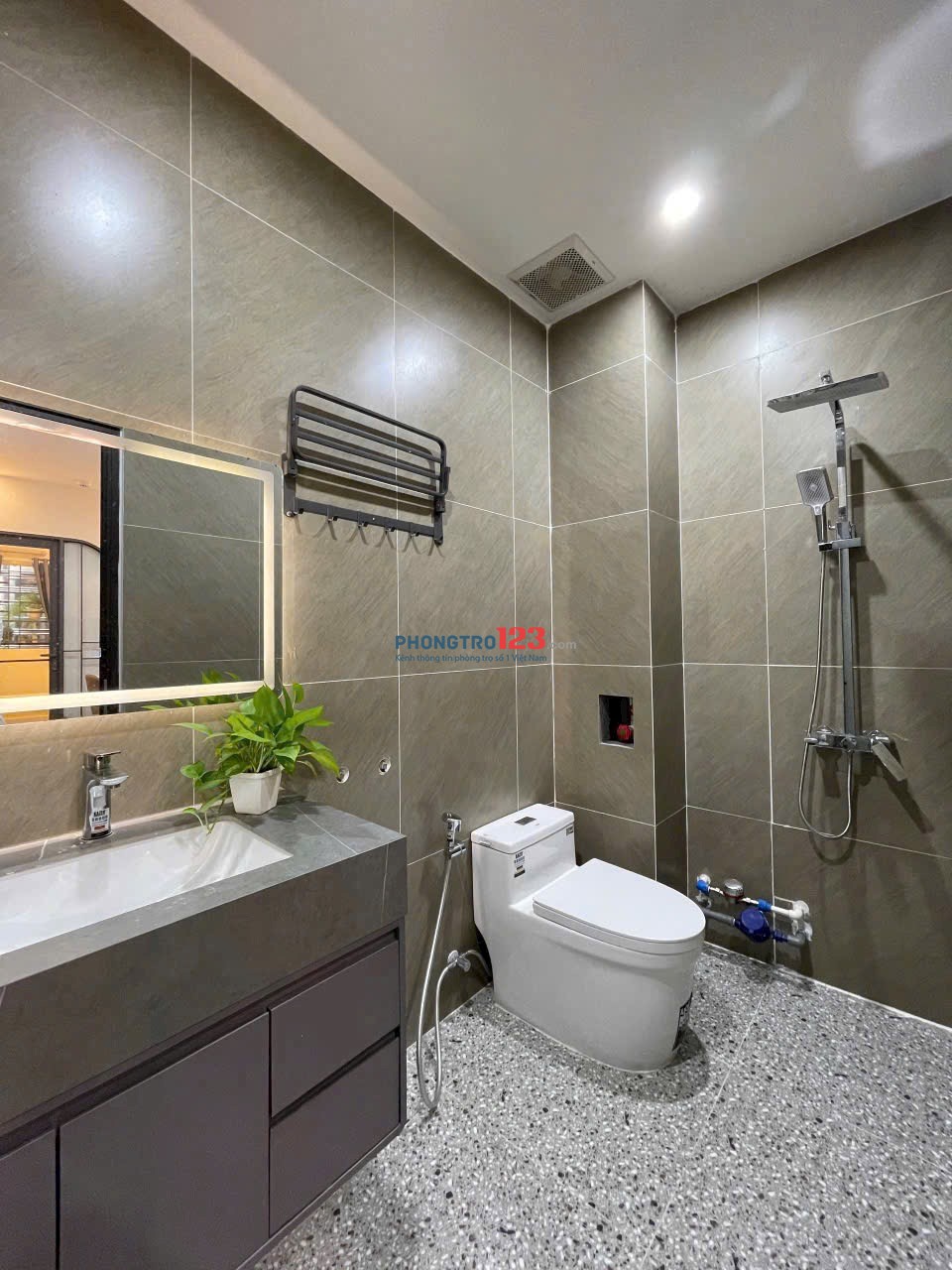1PN FULL NỘI THẤT TÁCH BẾP RỘNG 40M2 NGAY BÙI ĐÌNH TUÝ GẦN Q1, Q3, PHÚ NHUẬN
