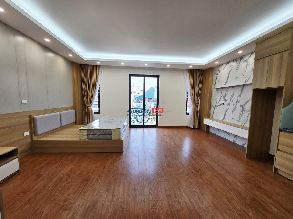 CHDV 690 Lạc Long Quân Tây Hồ, cách 3 nhà ra mặt phố. Ngõ rộng xe ba gác tránh. Trước nhà Lottemall