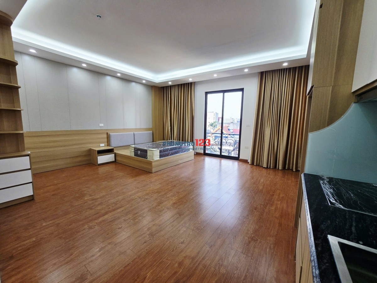 CHDV 690 Lạc Long Quân Tây Hồ, cách 3 nhà ra mặt phố. Ngõ rộng xe ba gác tránh. Trước nhà Lottemall