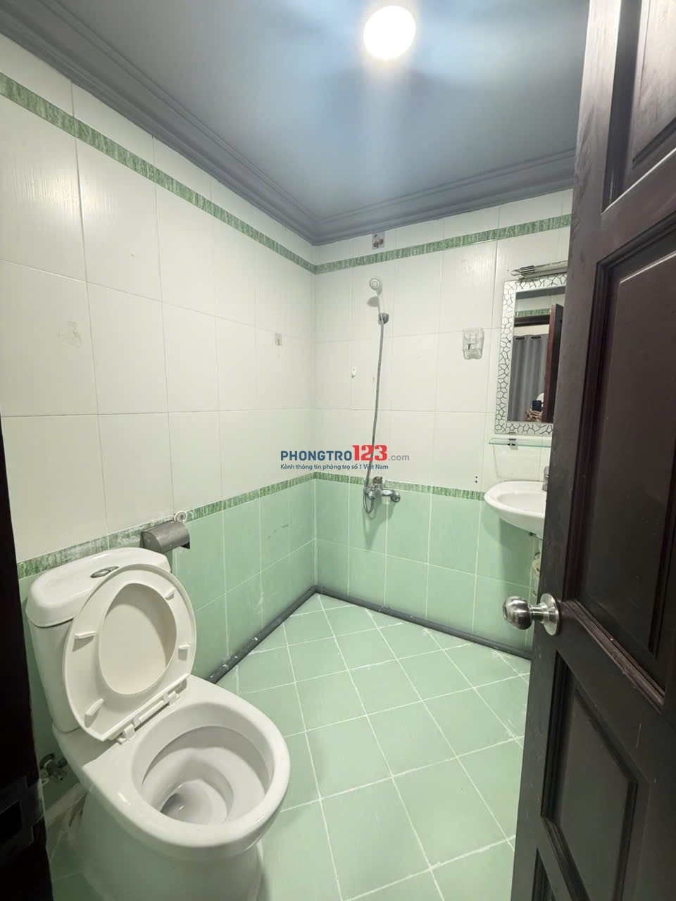 CHO THUÊ PHÒNG TRỌ Ở NGUYỄN TRÃI QUẬN 1 NỘI THẤT NHƯ ẢNH GẦN BƯU ĐIỆN LÊ HỒNG PHONG