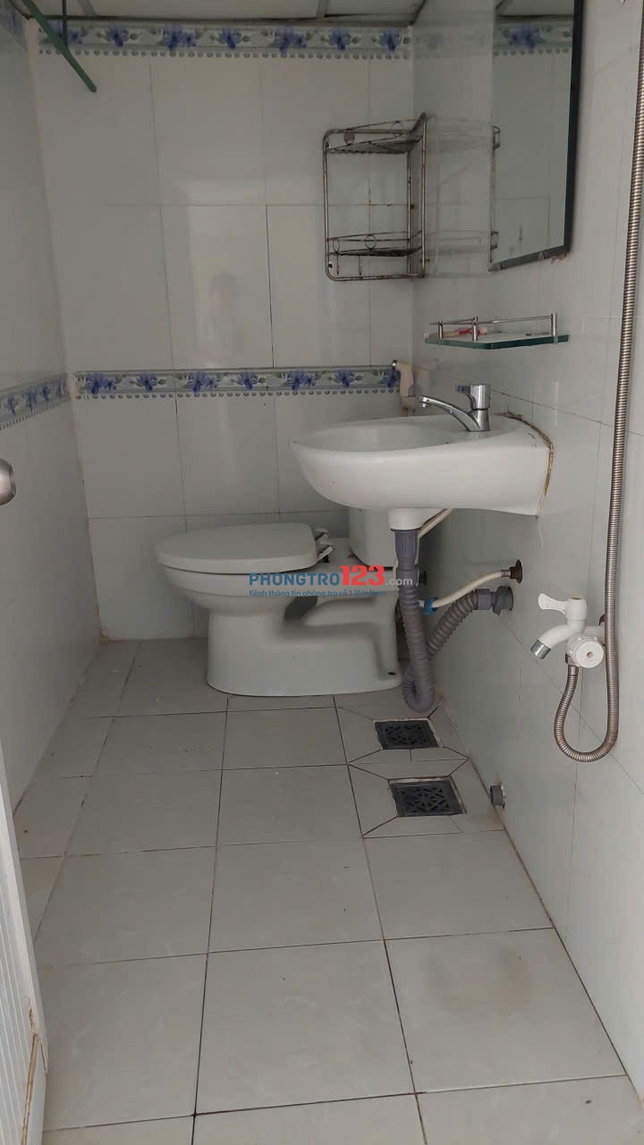 Chính chủ cho thuê nhà nguyên căn 90m2, 2PN,2 WC giá 8 triệu.