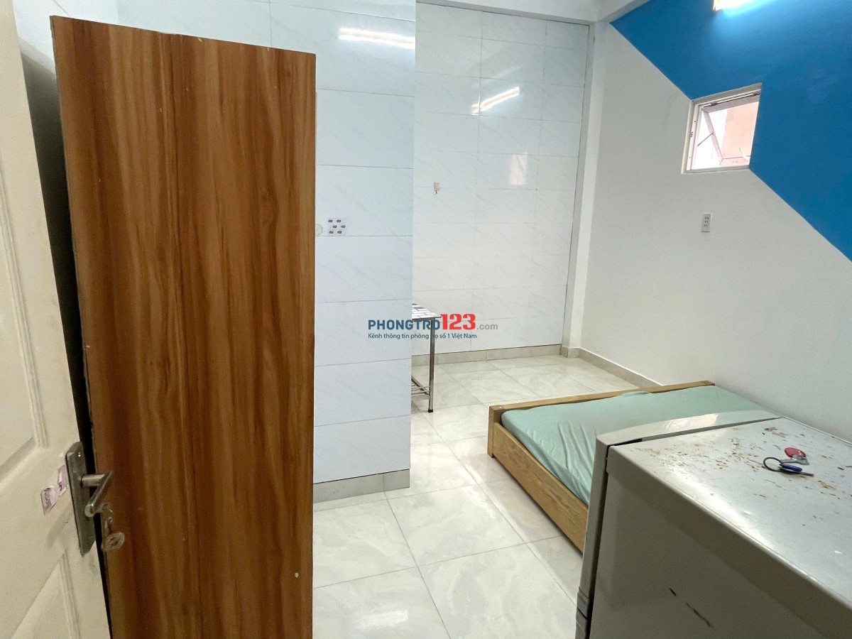 Phòng Cửa Sổ, Ngay Cổng ĐH Bách Khoa, Full Nội thất, Giờ Giấc Tự Do