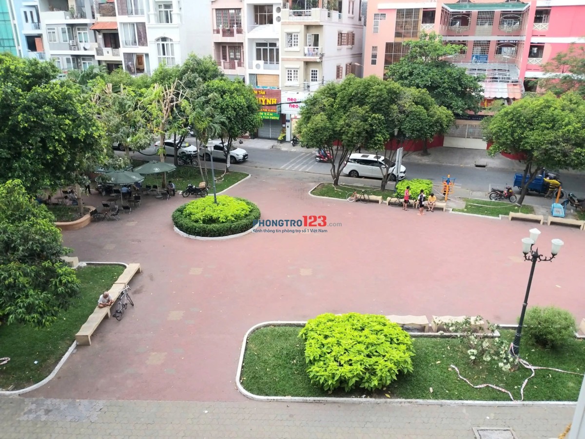 Phòng Ban công, view Công Viên, Ngay tòa nhà Viettel, Vincom 3 Tháng 2