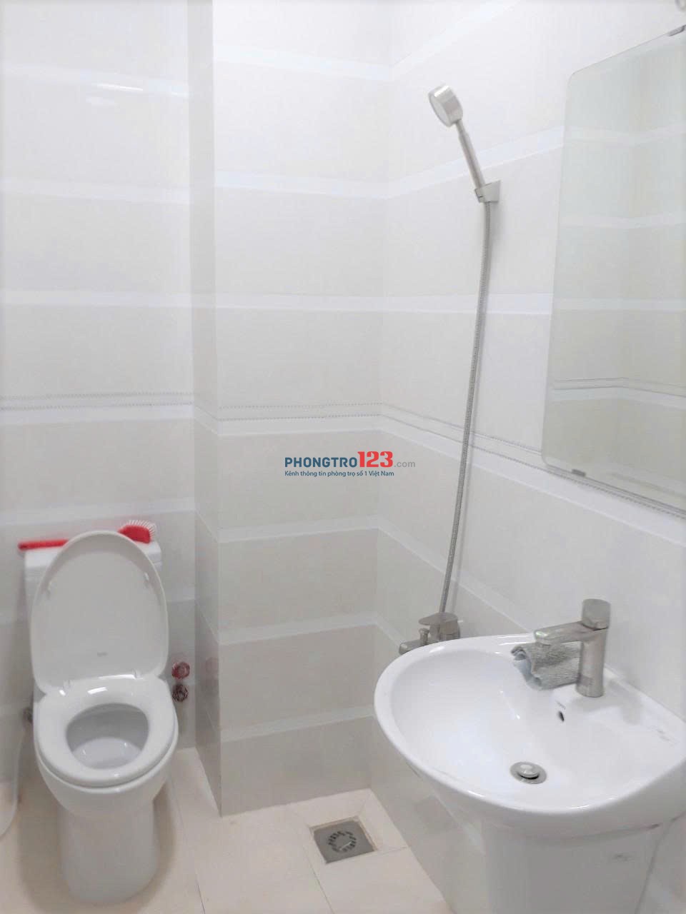 Phòng cửa sổ thoáng mát, Ngay Thành Thái, Sát ĐH Huflit, Bách Khoa, Hoa Sen, Y Phạm Ngọc Thạch