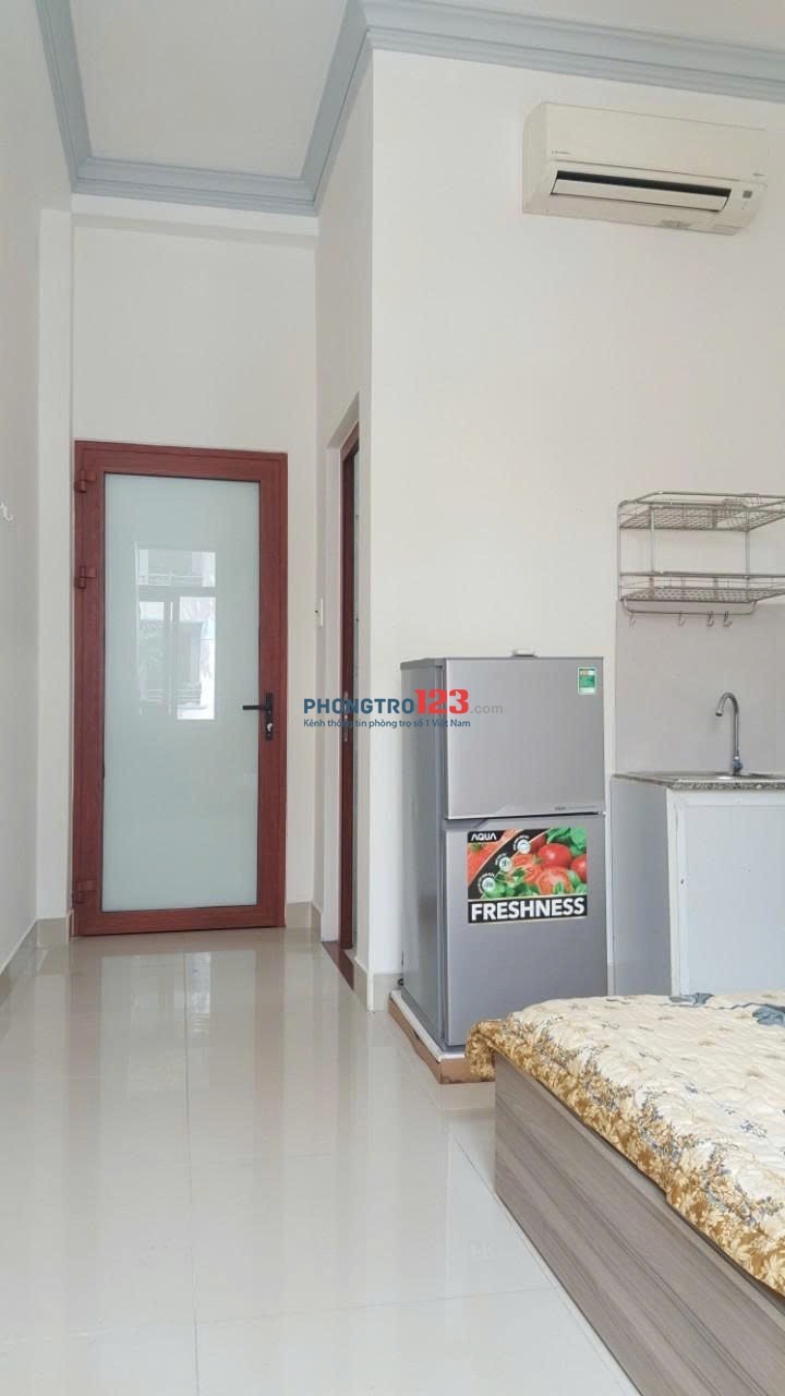 Phòng cửa sổ thoáng mát, Ngay Thành Thái, Sát ĐH Huflit, Bách Khoa, Hoa Sen, Y Phạm Ngọc Thạch
