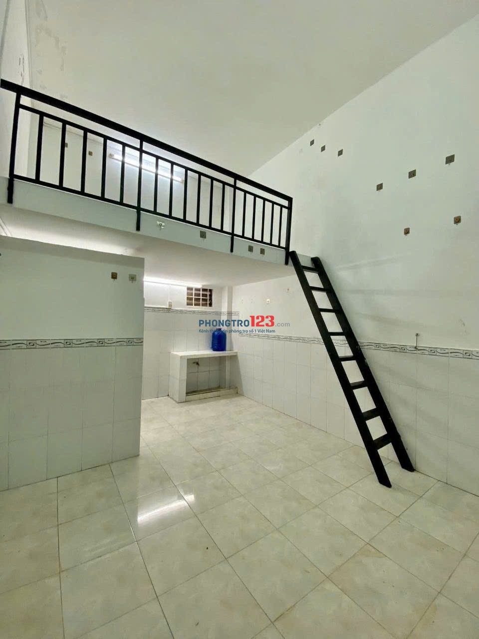 PHÒNG CÓ GÁC - GẦN TRỤC CHÍNH PHẠM VĂN ĐỒNG - GIỜ GIẤC TỰ DO