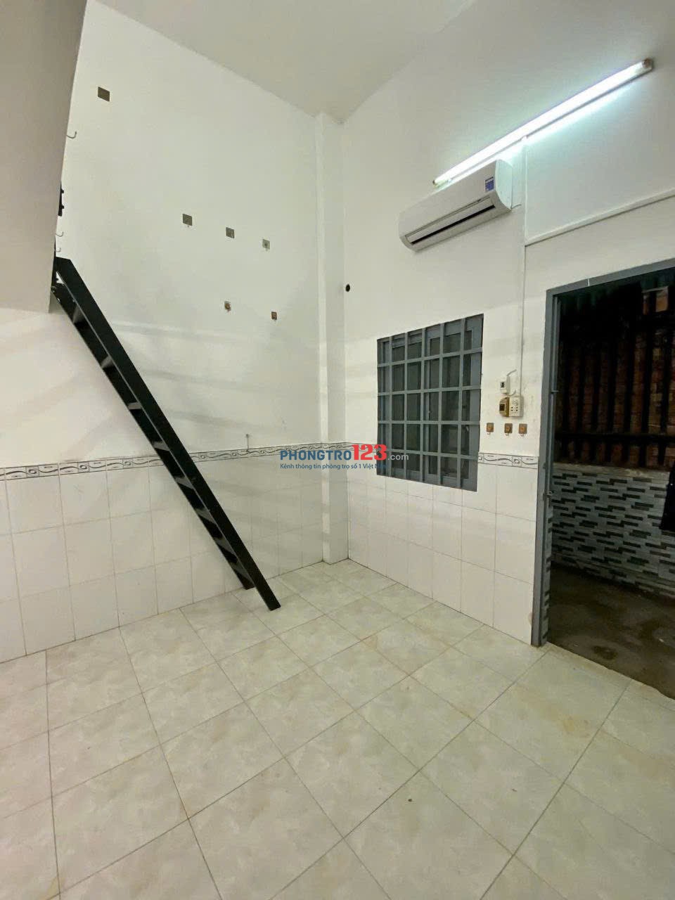 PHÒNG CÓ GÁC - GẦN TRỤC CHÍNH PHẠM VĂN ĐỒNG - GIỜ GIẤC TỰ DO
