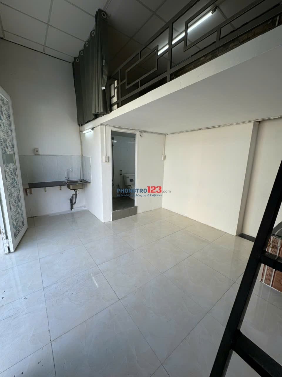 Phòng mặt tiền riêng biệt có gác lửng máy lạnh, Đường 53 Q. Gò Vấp (Đối diện hẻm 140 Phạm Văn Chiêu)