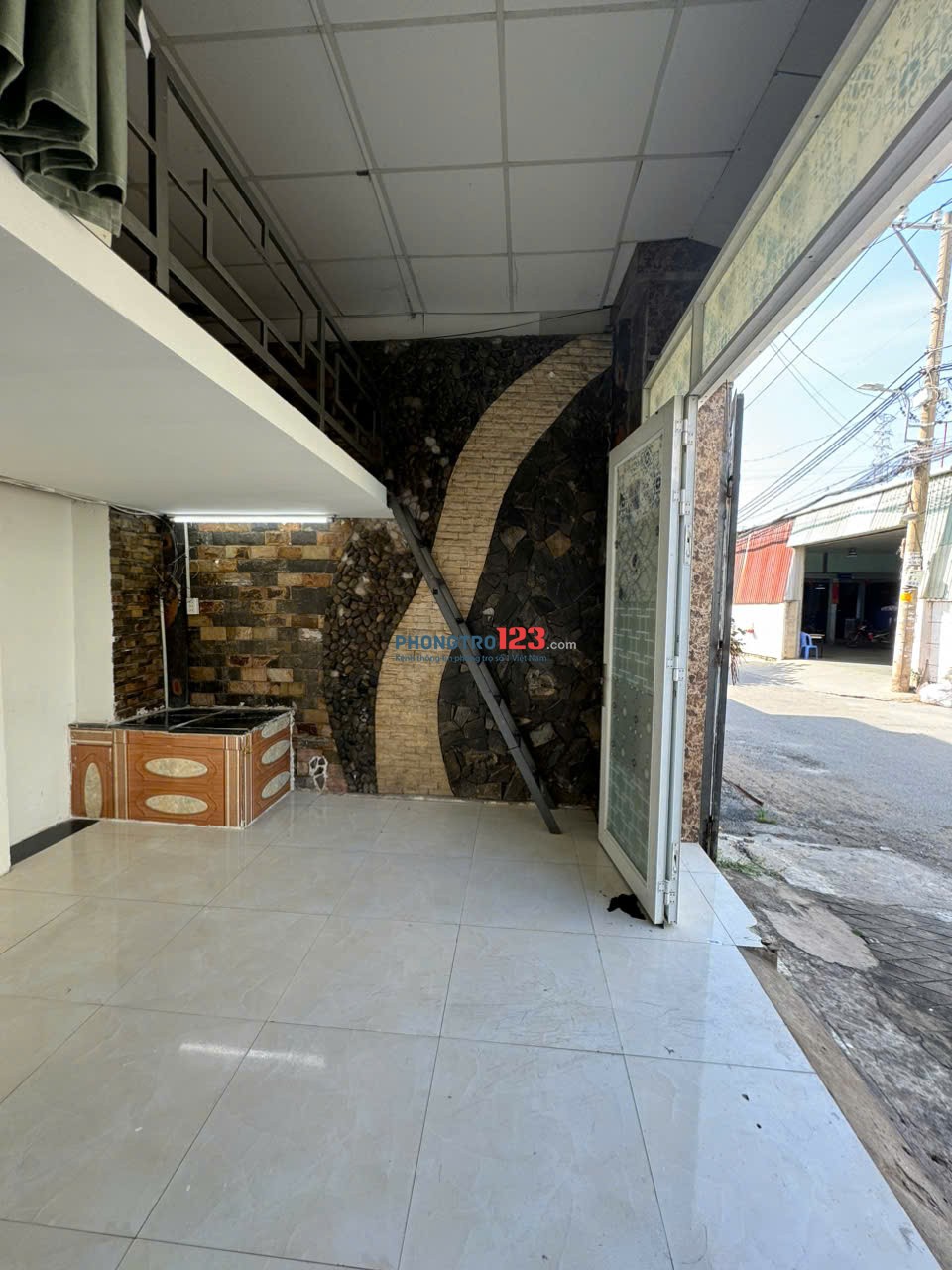 Phòng mặt tiền riêng biệt có gác lửng máy lạnh, Đường 53 Q. Gò Vấp (Đối diện hẻm 140 Phạm Văn Chiêu)