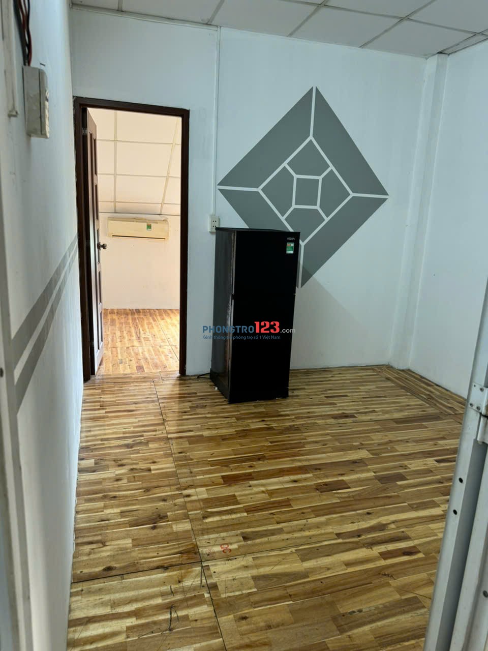 Phòng mặt tiền riêng biệt có gác lửng máy lạnh, Đường 53 Q. Gò Vấp (Đối diện hẻm 140 Phạm Văn Chiêu)