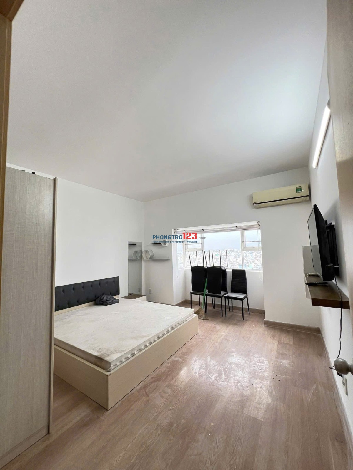 100m2, 13tr/th, 3PN, 2WC, Nội thất, 10A Trần Nhật Duật, Tân Định, Q1.