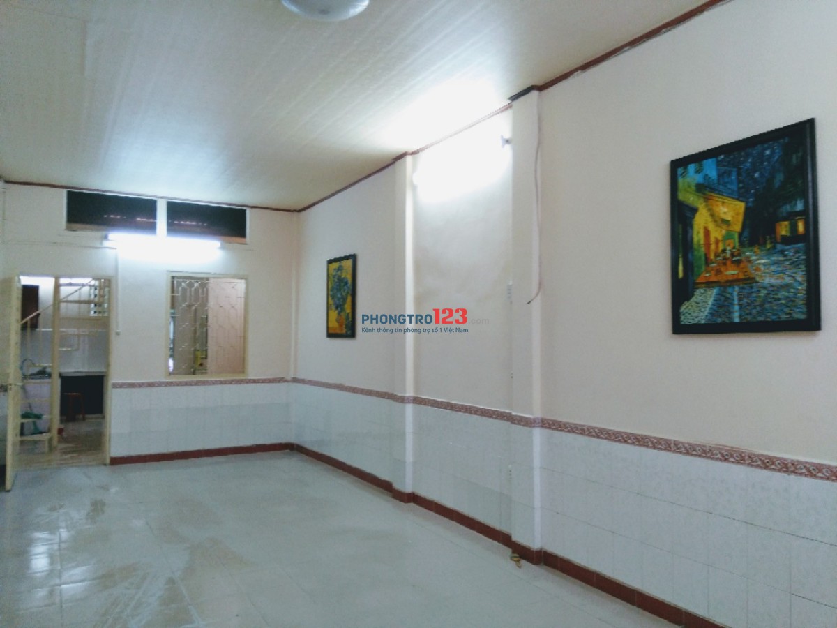 Cho thuê nhà hẻm 15/15 Bà Lê Chân, Phường Tân Định, Quận 1 cách đường lớn 50m, ngay chợ Tân Định
