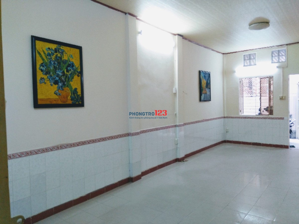 Cho thuê nhà hẻm 15/15 Bà Lê Chân, Phường Tân Định, Quận 1 cách đường lớn 50m, ngay chợ Tân Định