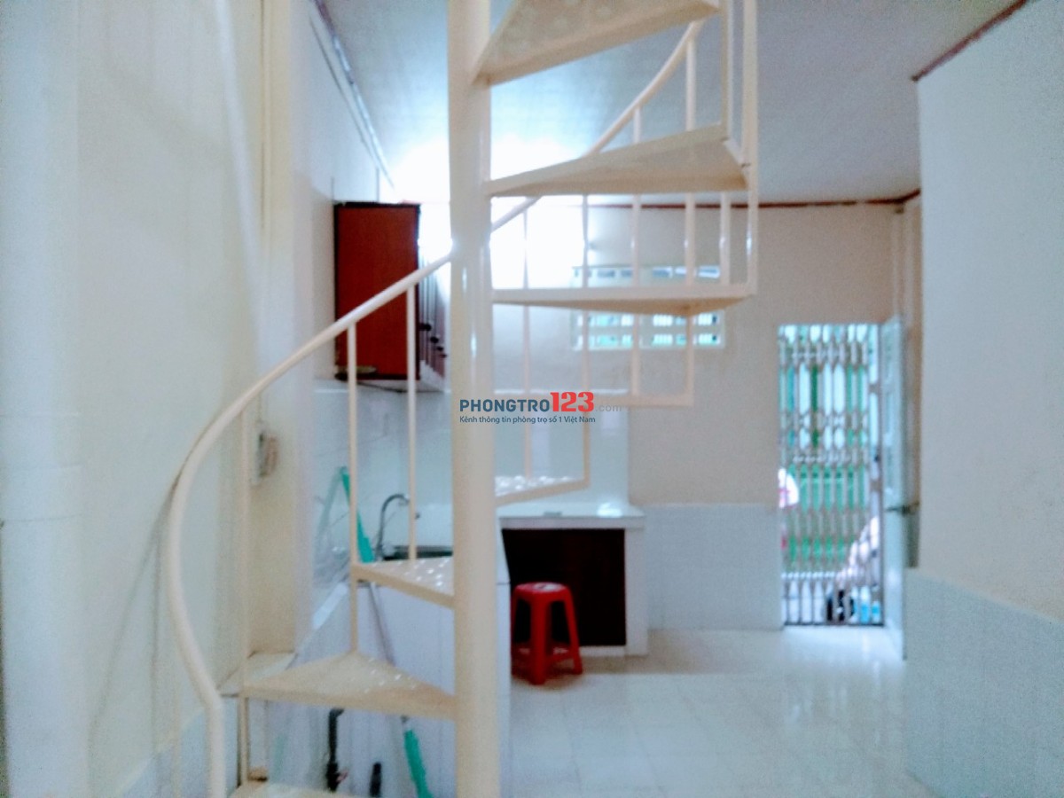 Cho thuê nhà hẻm 15/15 Bà Lê Chân, Phường Tân Định, Quận 1 cách đường lớn 50m, ngay chợ Tân Định