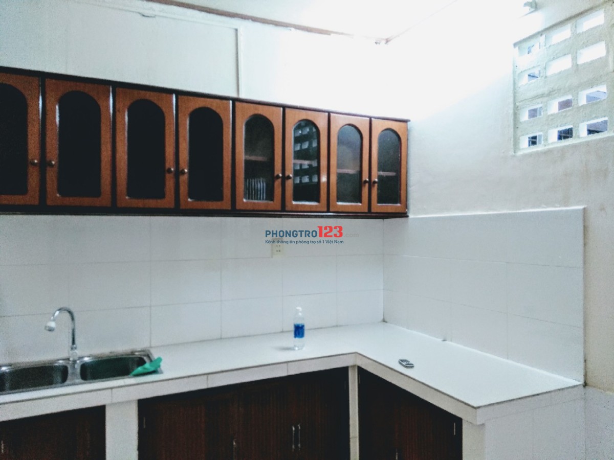 Cho thuê nhà hẻm 15/15 Bà Lê Chân, Phường Tân Định, Quận 1 cách đường lớn 50m, ngay chợ Tân Định