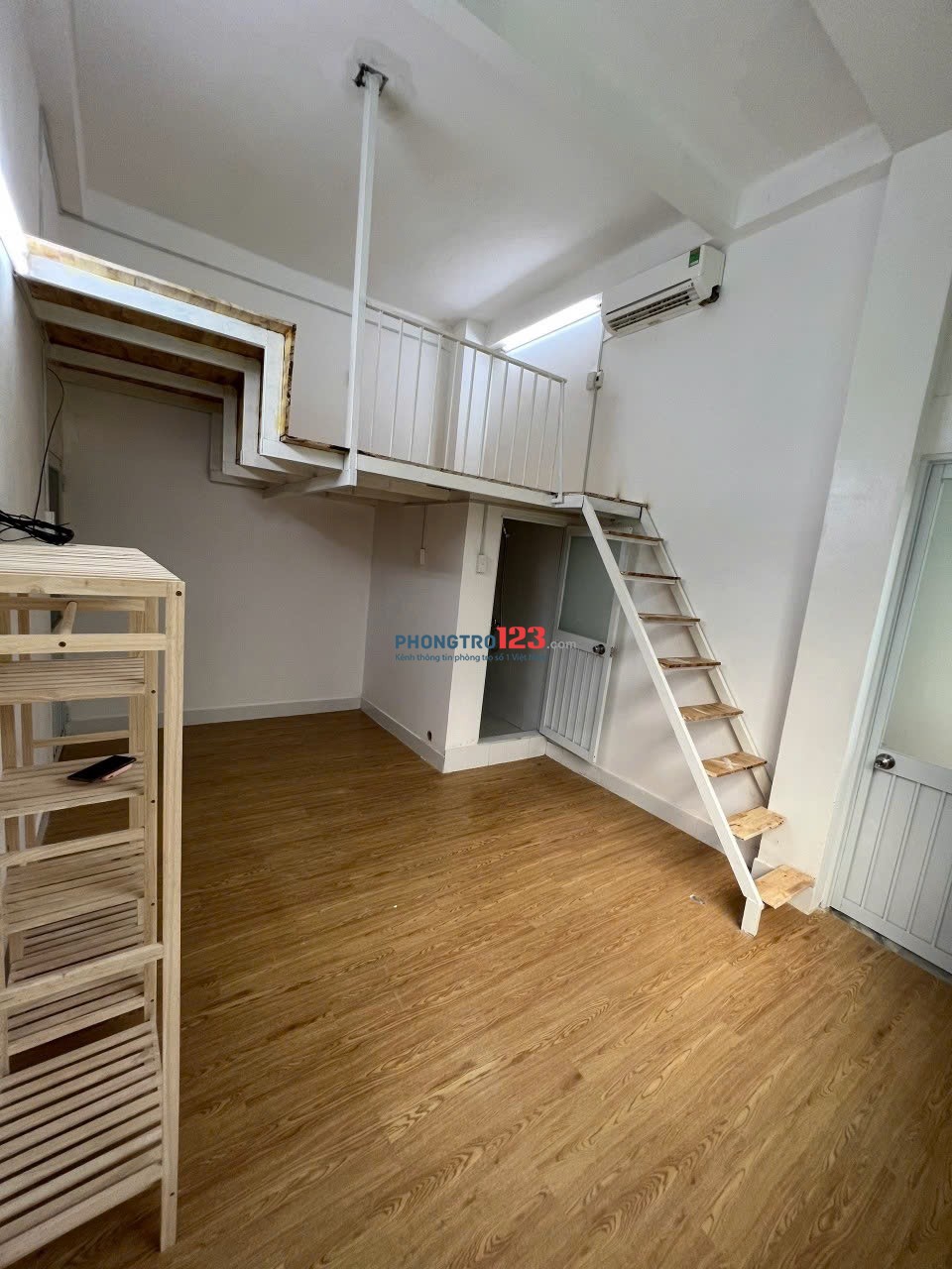 Cho thuê phòng gác cao cửa sổ lớn ở Nguyễn Tiểu La Q10 100m ra ĐH Kinh Tế cs B, 1km ra ĐH Y Dược