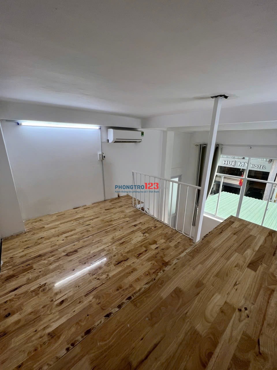 Cho thuê phòng gác cao cửa sổ lớn ở Nguyễn Tiểu La Q10 100m ra ĐH Kinh Tế cs B, 1km ra ĐH Y Dược