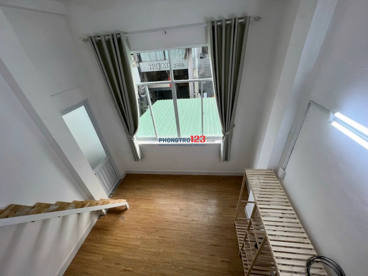 Cho thuê phòng gác cao cửa sổ lớn ở Nguyễn Tiểu La Q10 100m ra ĐH Kinh Tế cs B, 1km ra ĐH Y Dược