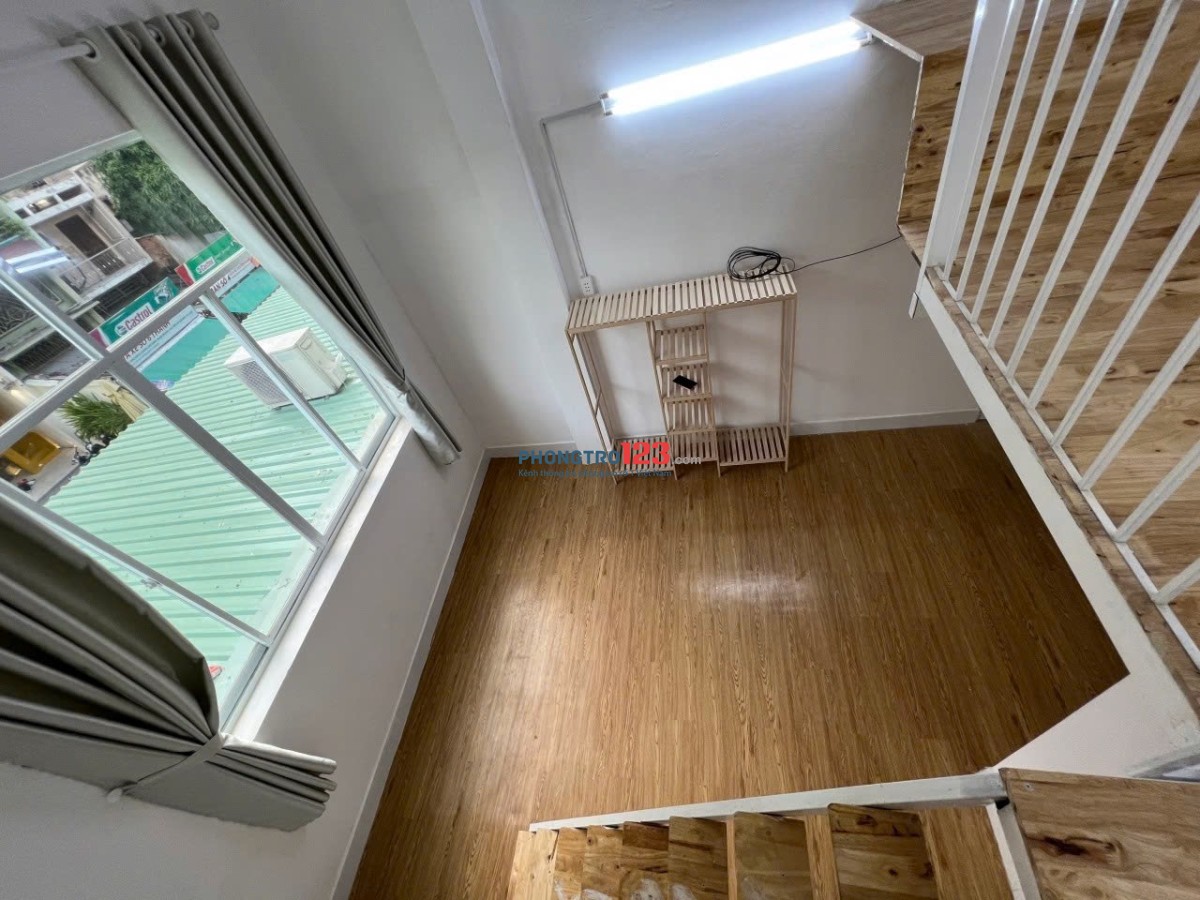 Cho thuê phòng gác cao cửa sổ lớn ở Nguyễn Tiểu La Q10 100m ra ĐH Kinh Tế cs B, 1km ra ĐH Y Dược