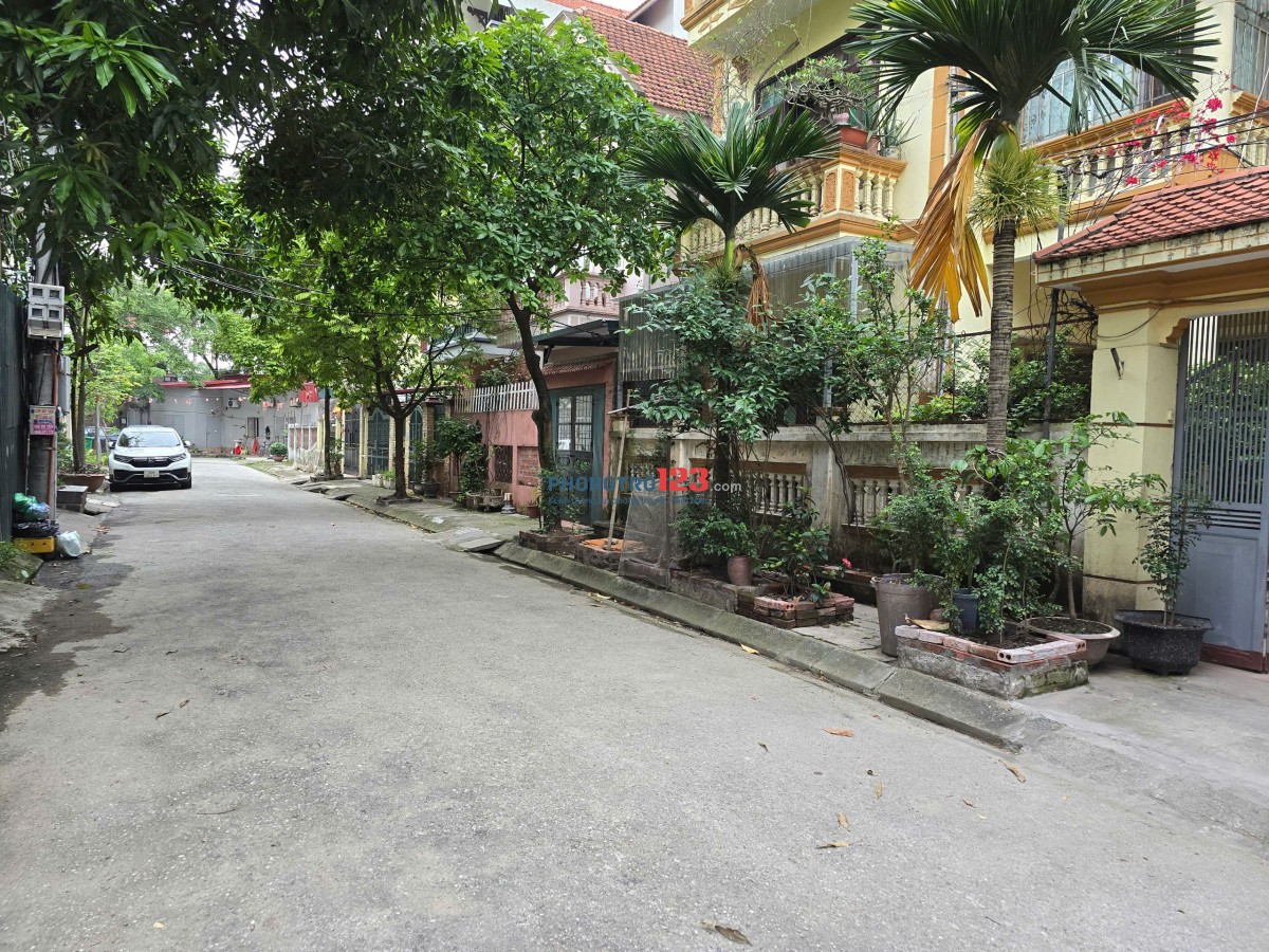 Cho Thuê phòng tầng 1- Nhà Biệt Thự khu Xí nghiệp Pháo ngõ 347/116 Cổ Nhuế.