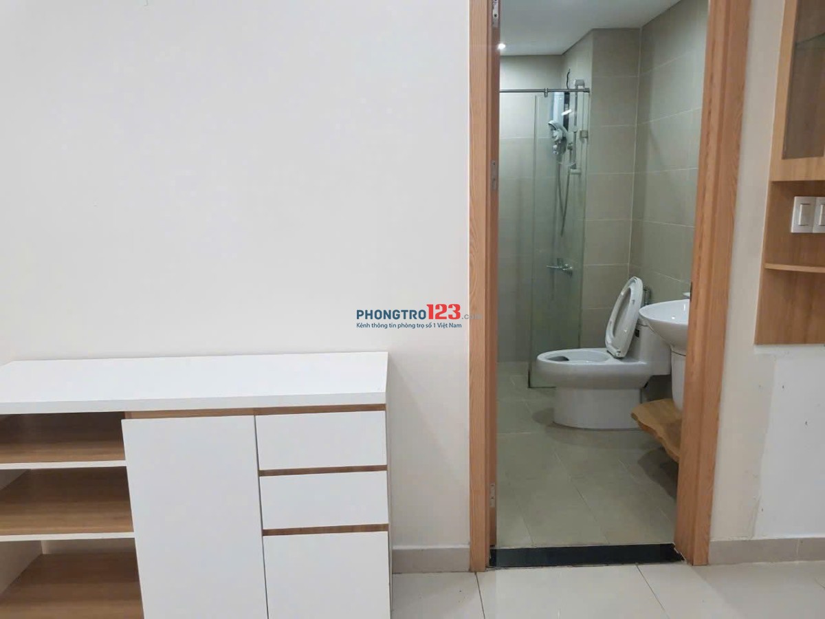 Chung cư 10A Trần Nhật Duật, Q1: 3p ngủ, full nội thất, 13tr/tháng, ban công